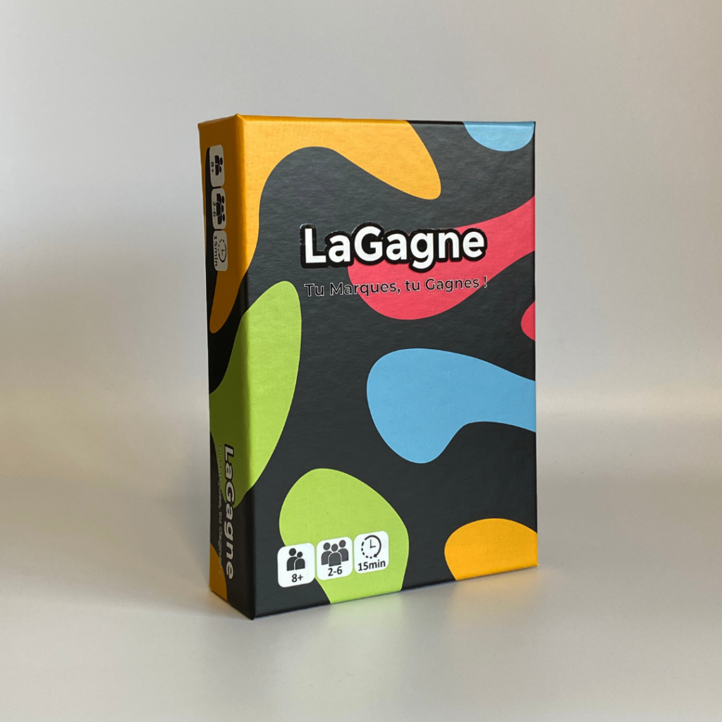 Photo de la boîte du jeu "LaGagne" vue de face, montrant le design coloré avec le titre et le slogan visibles.